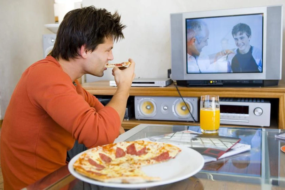 Avoid Eating in Front Of the Tvs