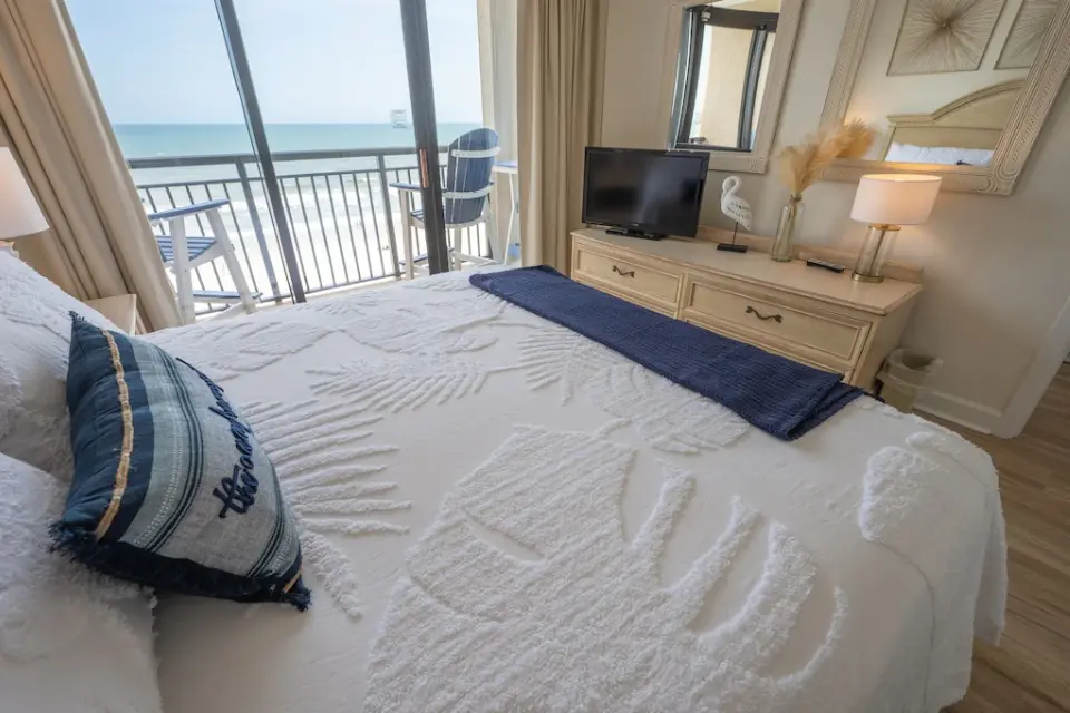 Direct Oceanfront King Suite At Beach Cove Resort