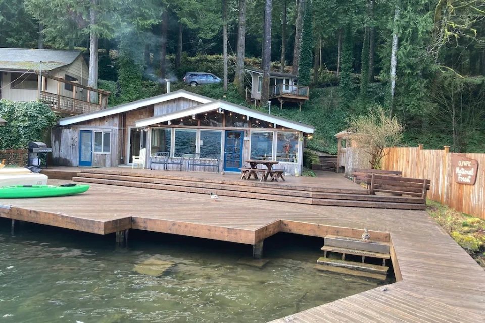 Rustic Lakefront Cabin with Bonus 'Tree House'