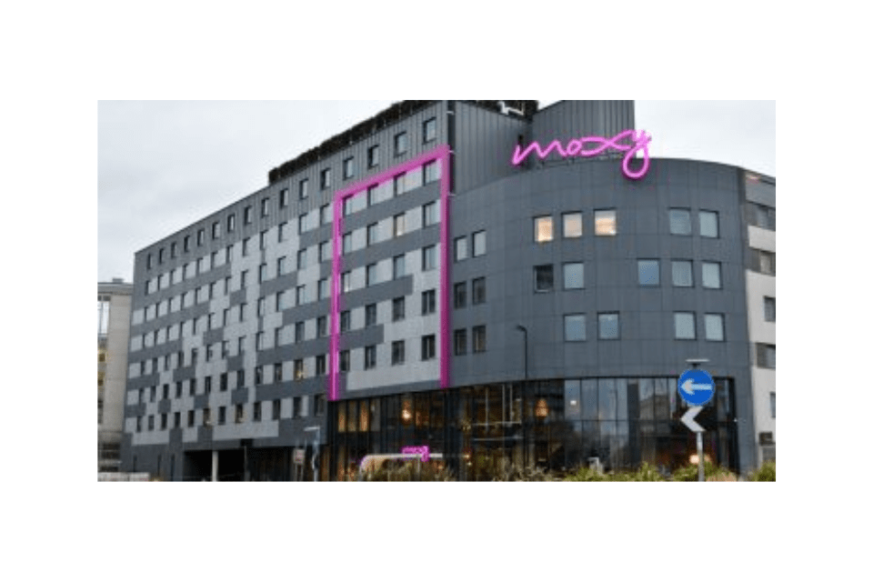 Moxy Chester is located in Chester, 1.7 kilometres from Chester Racecourse.