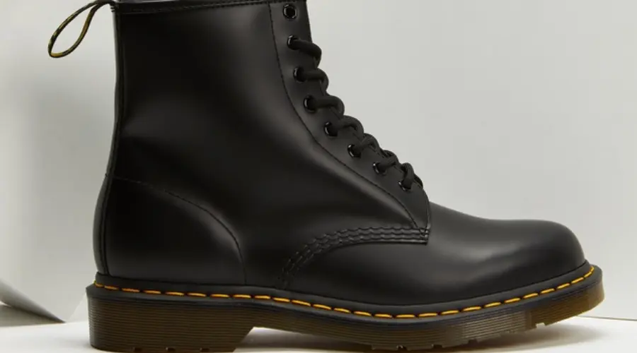 Dr. Martens 1460 Smooth 8-Eye Boots
