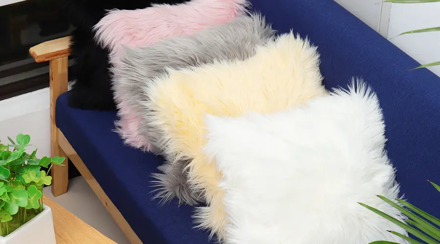 Luxurious faux-fur chair cushion 40 cm in diameter