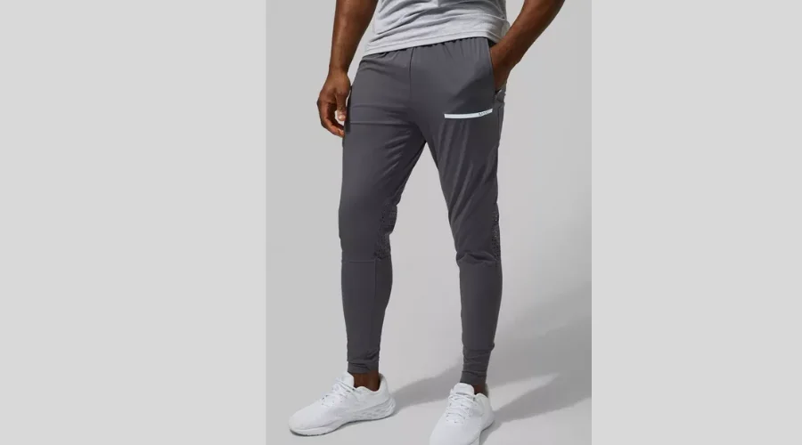 Man active performance perforated Jogger