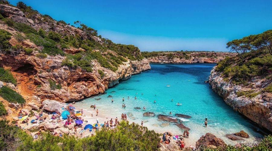 Comparing Flight Prices for majorca