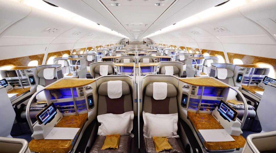 Facilities provided on flights from Miami to Dubai