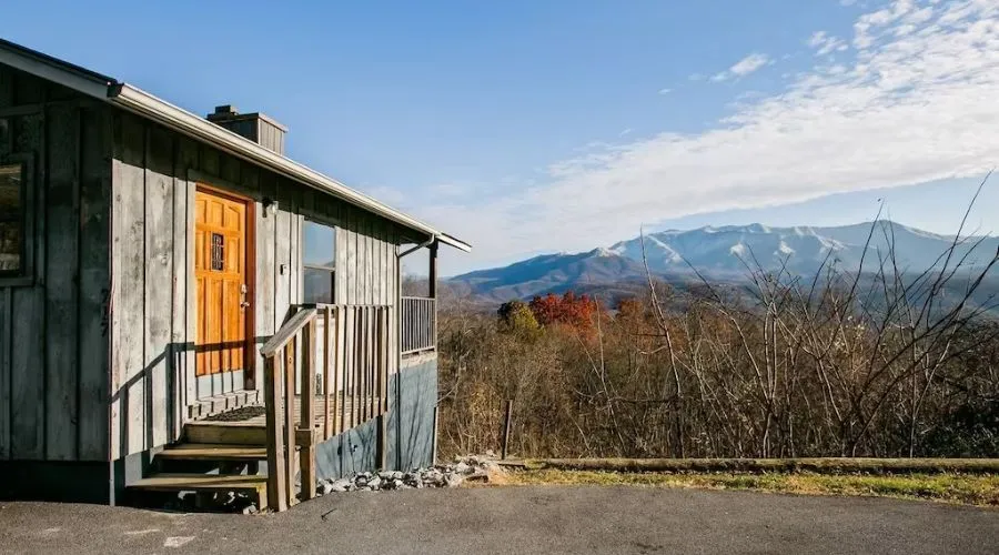 Admire Stunning Mt. LeConte Views At Cozy Cabin