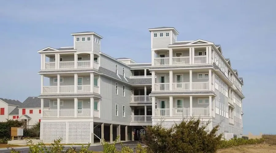 Star of the Sea: Ocean views, top level condo, private walkway to the beach