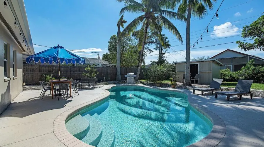 Gorgeous Southern Exposure Pool Home near Vanderbilt Beach