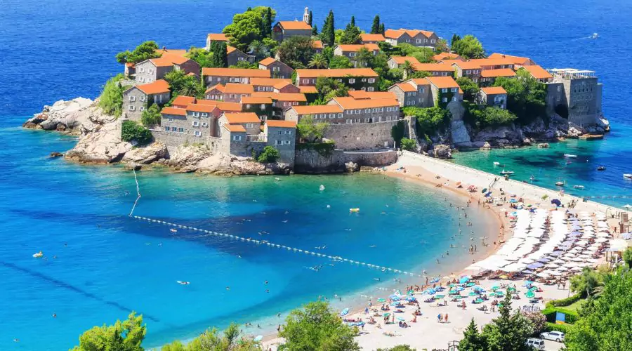 Best time to fly to Montenegro