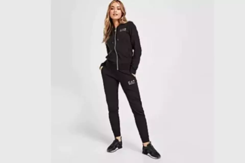 Sports tracksuits for women