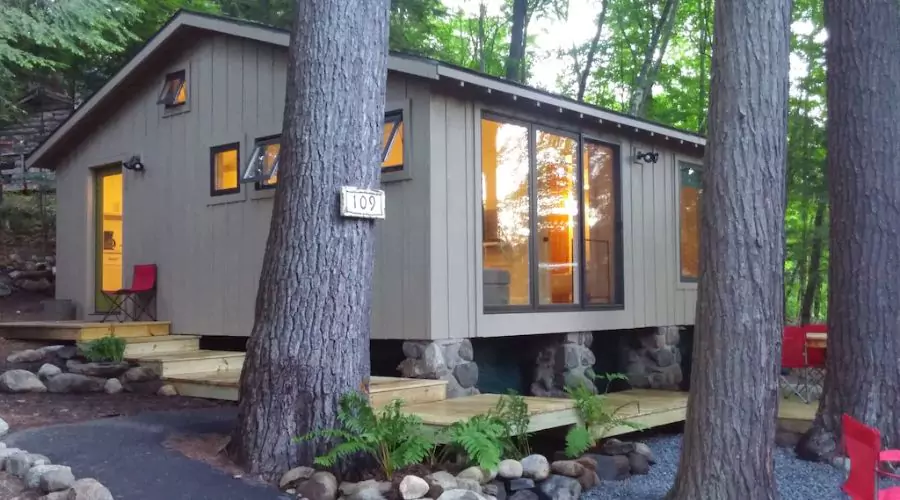 Modern Lakeside Cabin