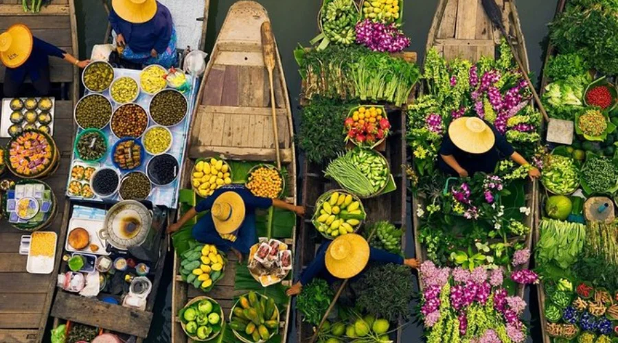 Damnoen Saduak Floating Markets on a Private Cruise 