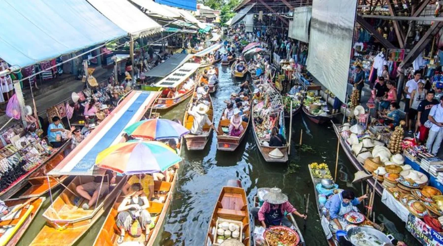 Fully Personalized and Private Bangkok Floating Market Tour with a Local Guide