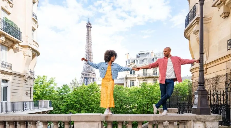 Paris Eiffel Tower Photo Shoot