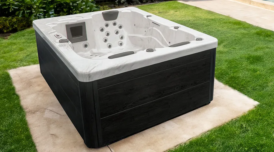 Home Deluxe outdoor whirlpool white marble pure