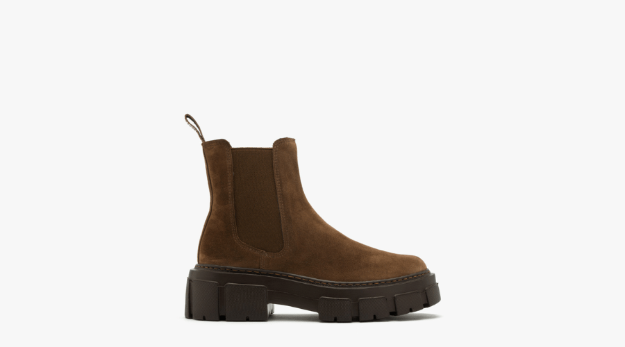 Brown Chelsea Boots With A Thick Sole