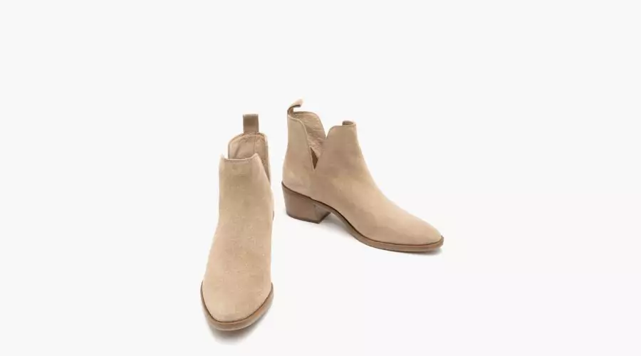 Sandy Low-heeled Ankle Boots